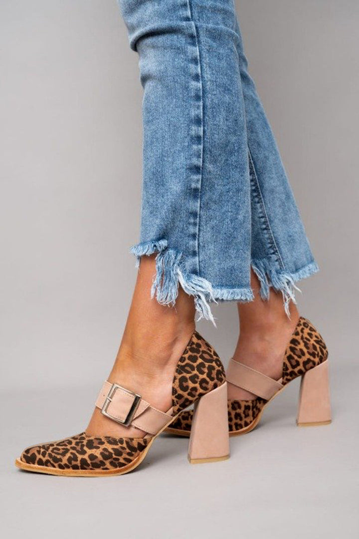 Sandales en daim à motif léopard avec talons stables